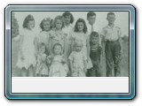 Grand Children of Heney and Sallie (Reeves) Reynolds. Taken at their Grandmothers funeral